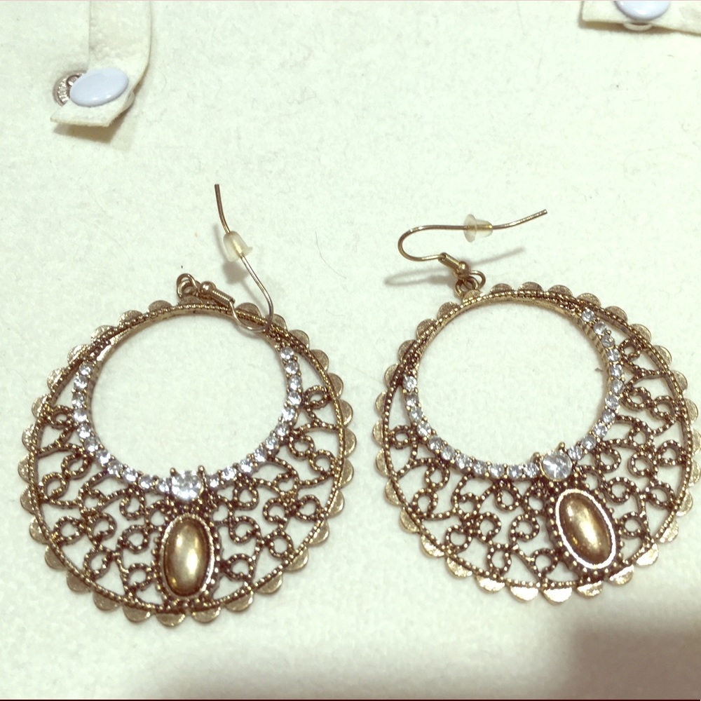 Indian style earrings.  Yellow gold color setting